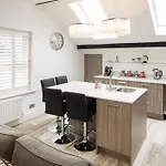 Serviced - St George's Five Apartment *