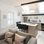 Serviced - St George's Five Apartment *