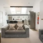 Serviced - St George's Five * Harrogate