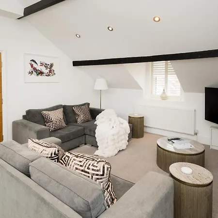 Serviced - St George's Five *