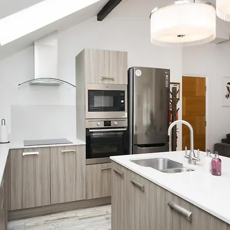 Serviced - St George's Five Apartman