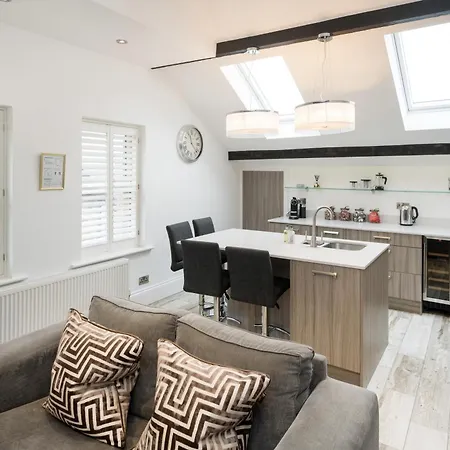 Serviced - St George's Five Apartman *