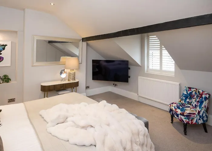 Serviced - St George's Five