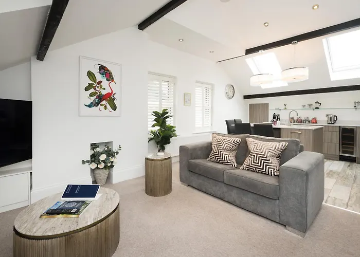 Serviced - St George's Five *