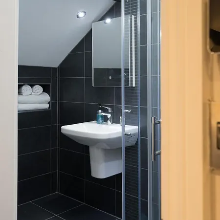 Serviced - St George's Five Apartment *
